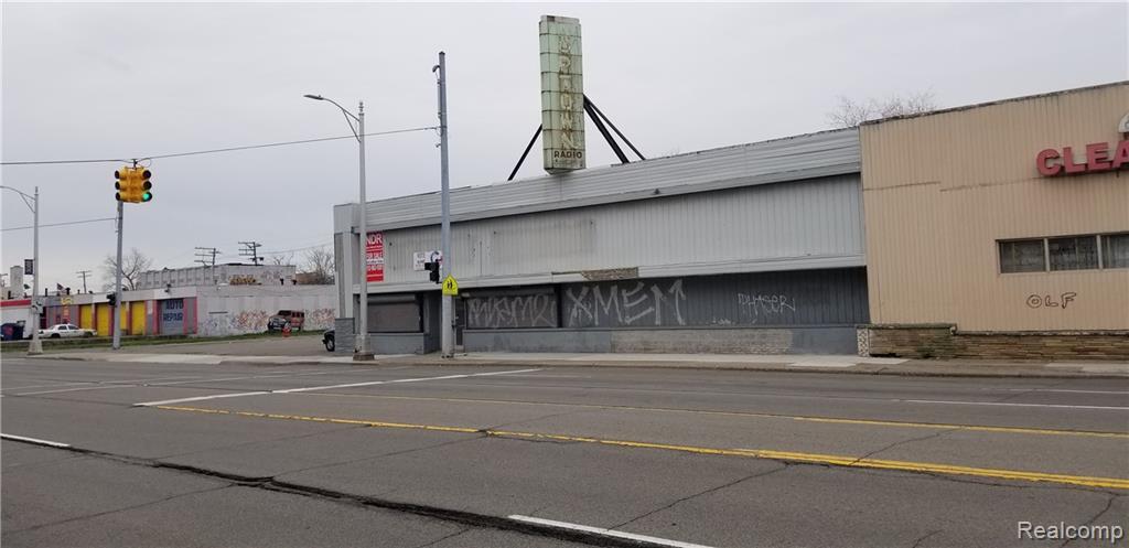 16001 Woodward - Photo 1