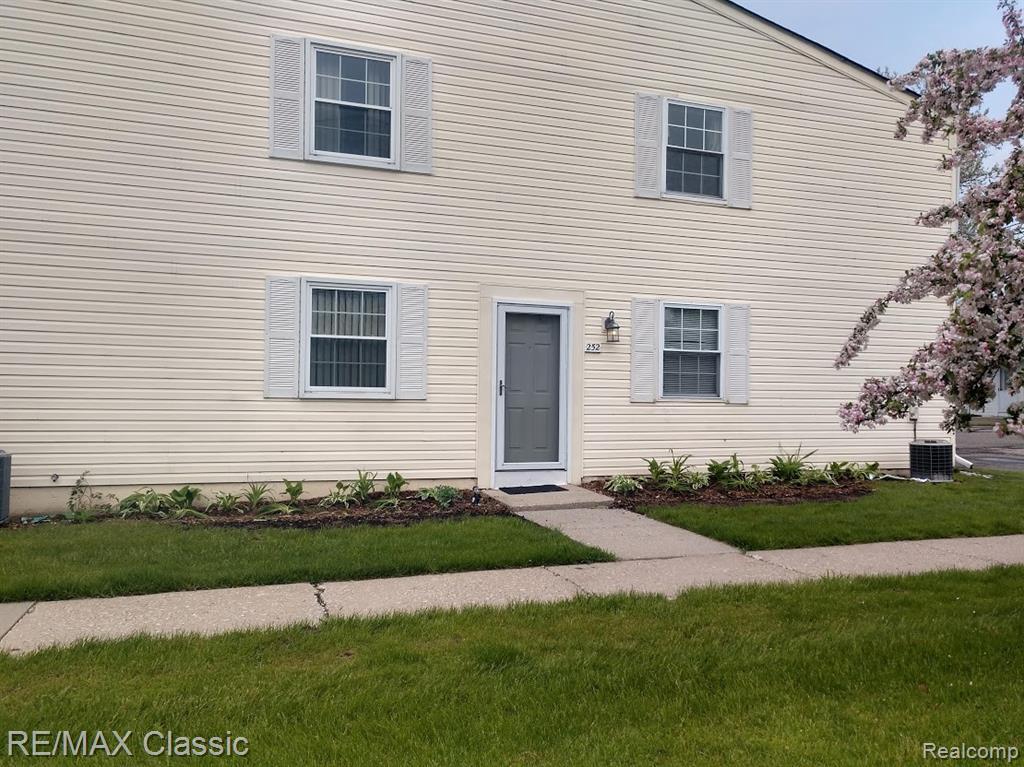 252 Lake Village Dr - Photo 1