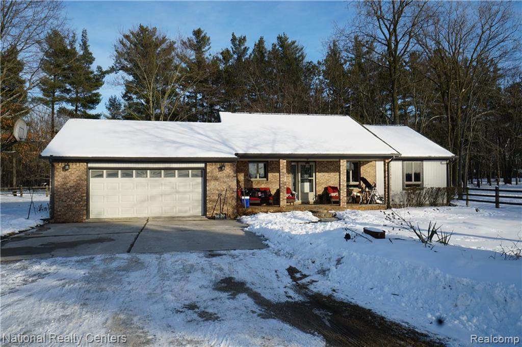 3015 Maple Rd - Photo 1
