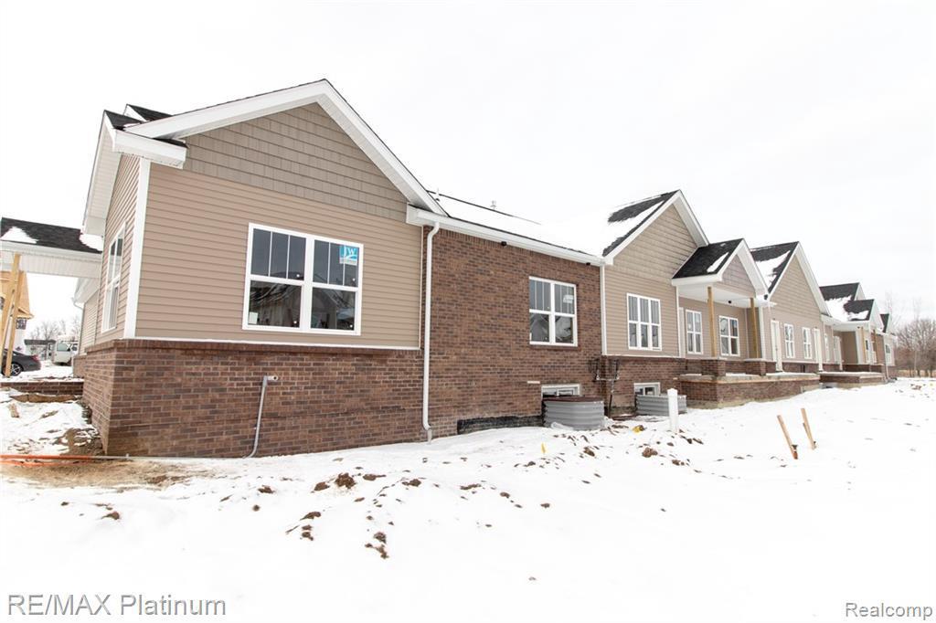 1758 Welland St - Photo 1