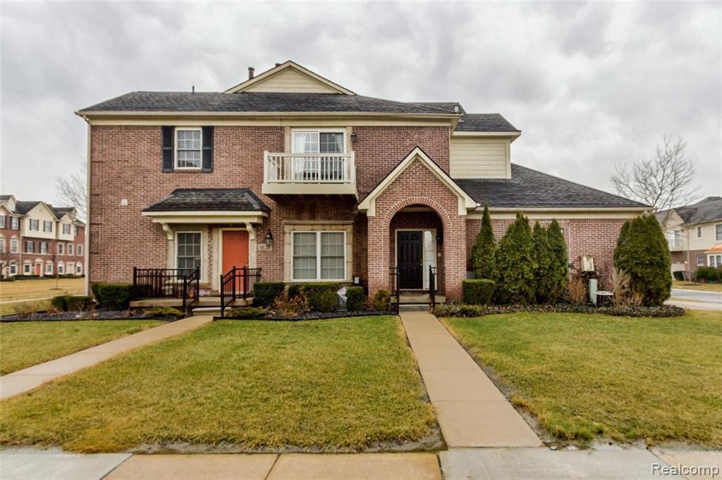 1634 Lakeview Ln - Photo 1