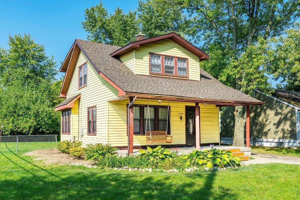 2904 Maplewood Ave - Photo 1