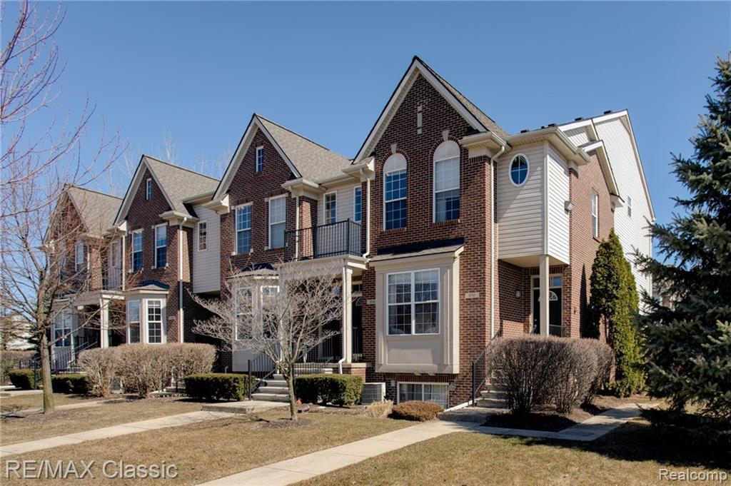 850 Superior Pkwy - Photo 1