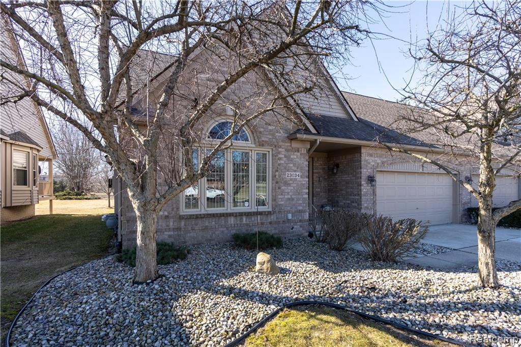23034 Mission Valley N - Photo 1