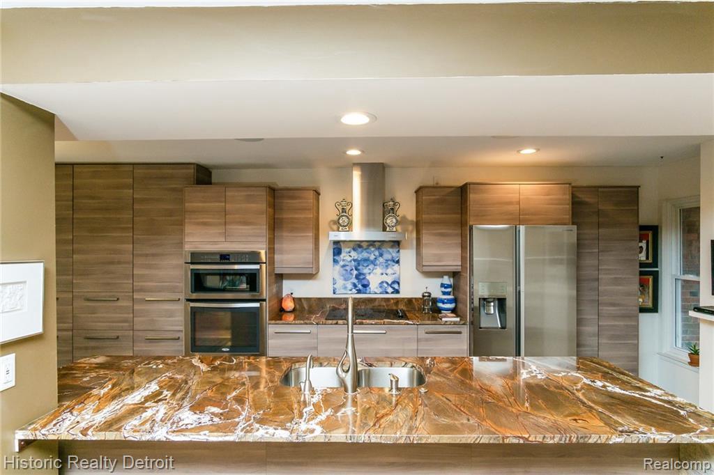 2045 Hyde Park Dr - Photo 1