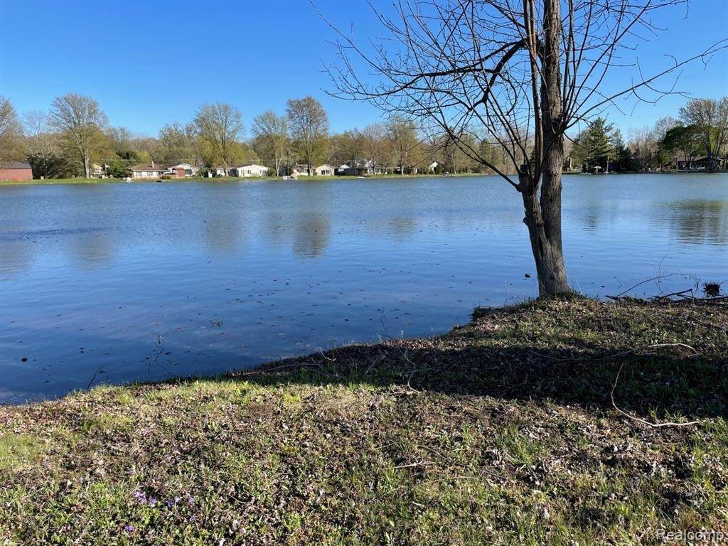 4558 Shangrila Dr - Photo 1