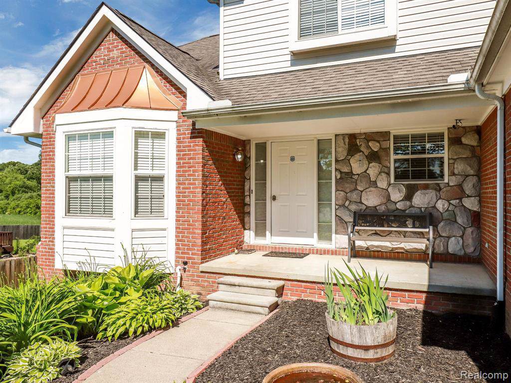 3755 Oak St - Photo 1