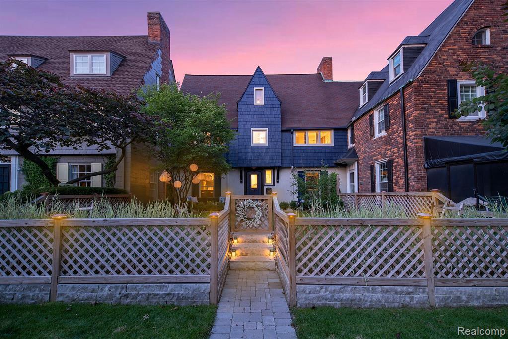 420 Rivard Blvd - Photo 1