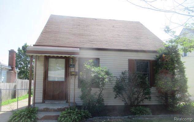 857 6TH ST - Photo 1