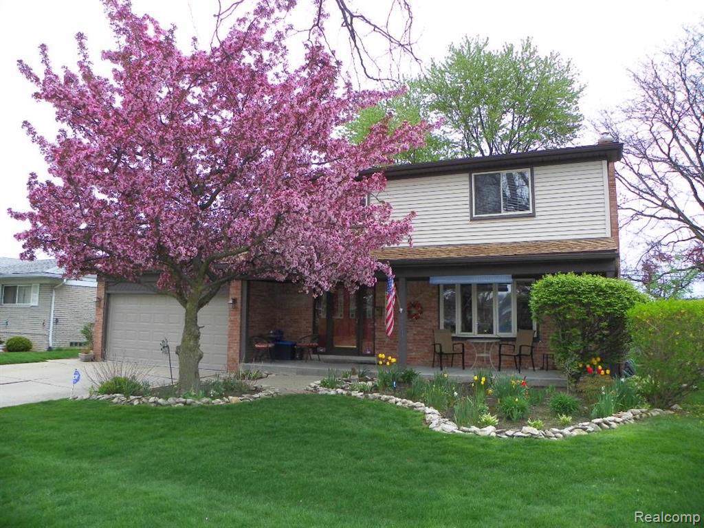 32402 Lancaster Dr - Photo 1