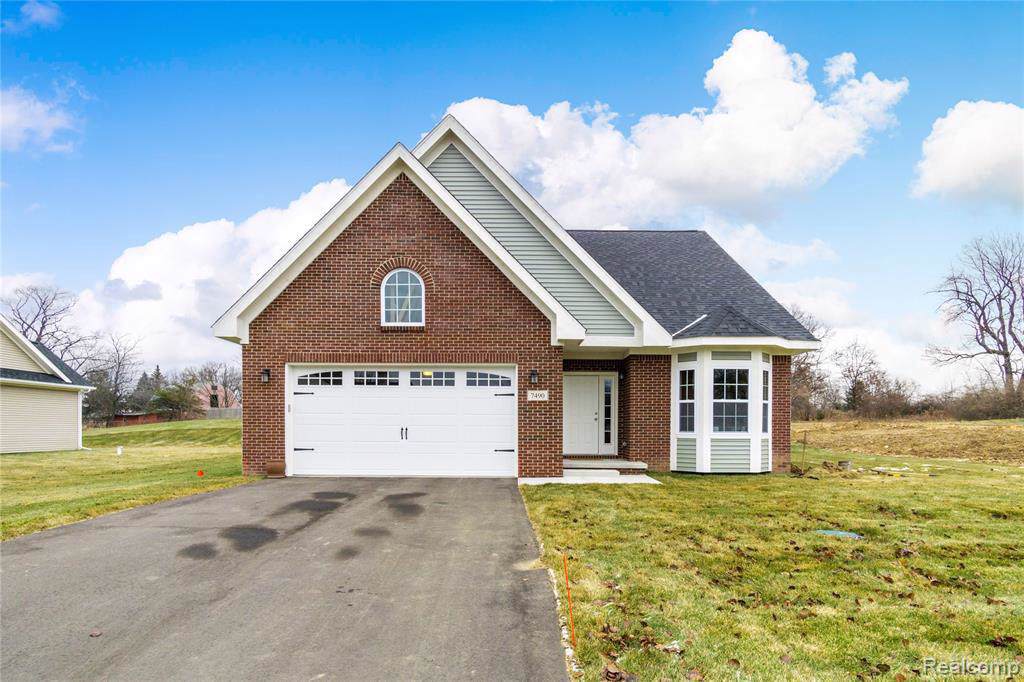 7460 Village Crt - Photo 1
