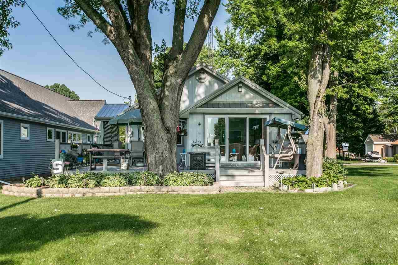 8231 Lakeshore - Photo 1