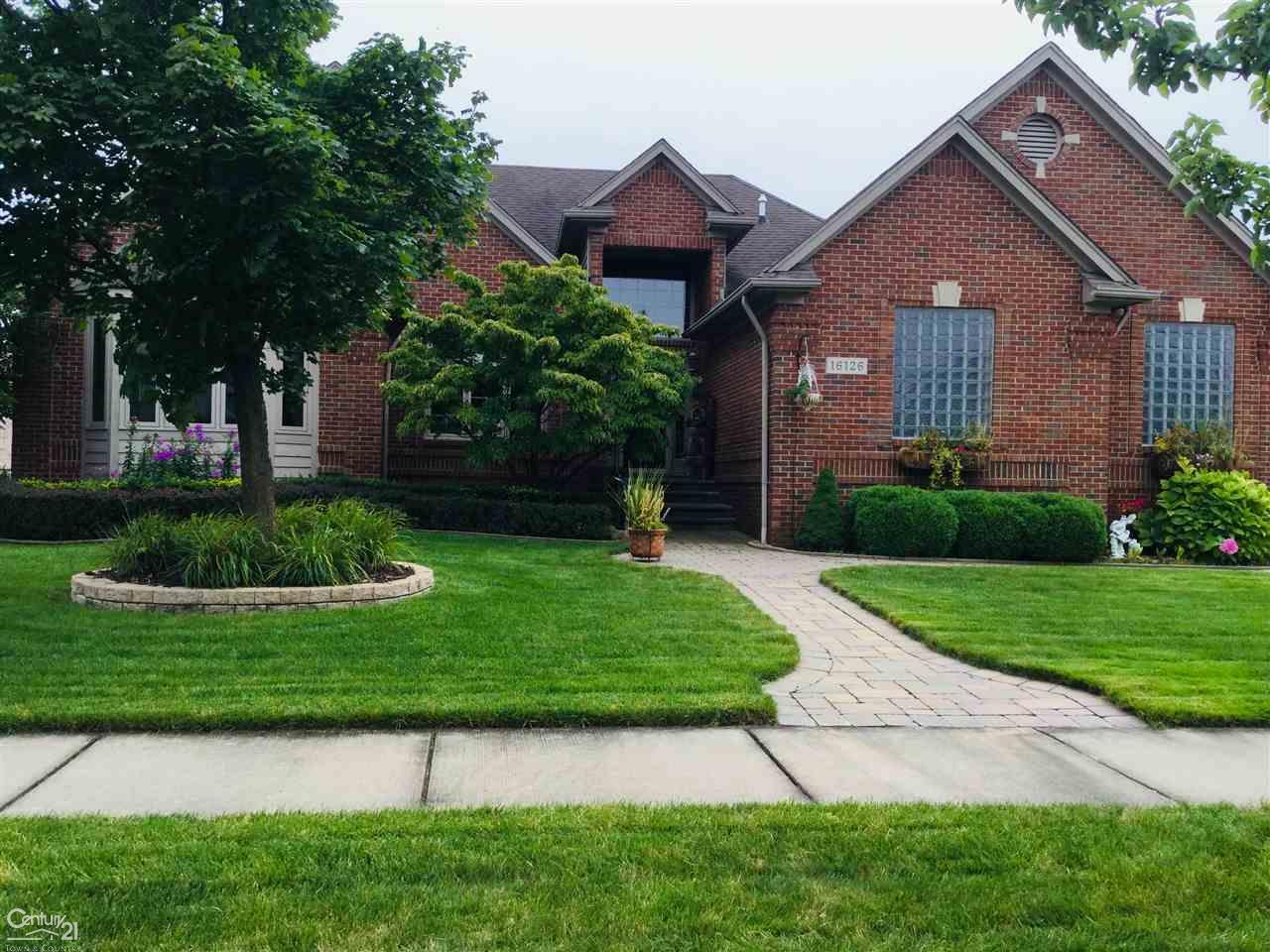 16126 Clinton Ave - Photo 1