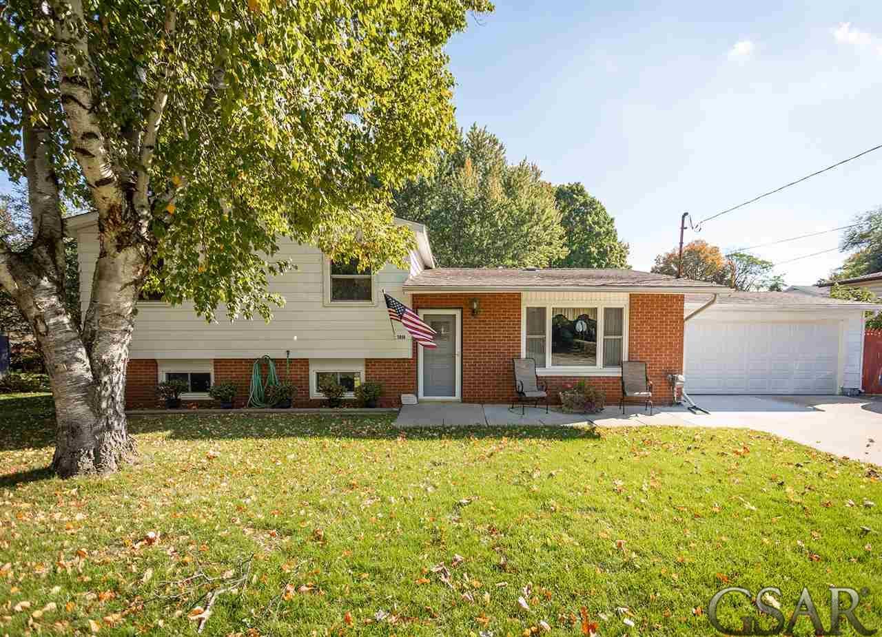 1010 Chipman - Photo 1