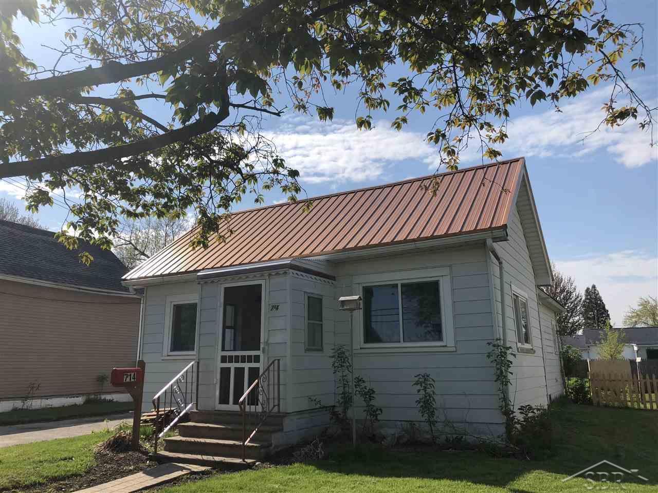 714 Smith - Photo 1