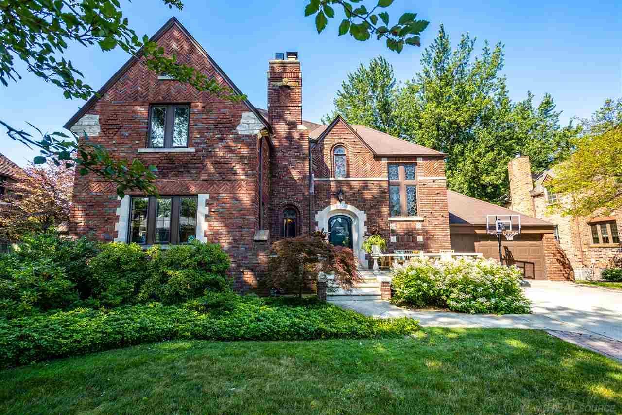 613 Barrington - Photo 1