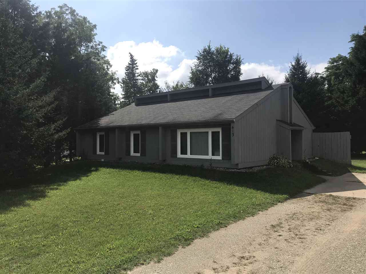413 N East St - Photo 1