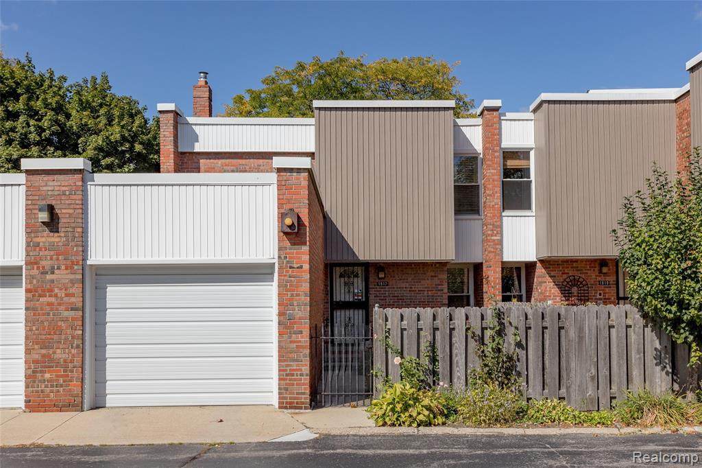 1917 Hyde Park Dr - Photo 1