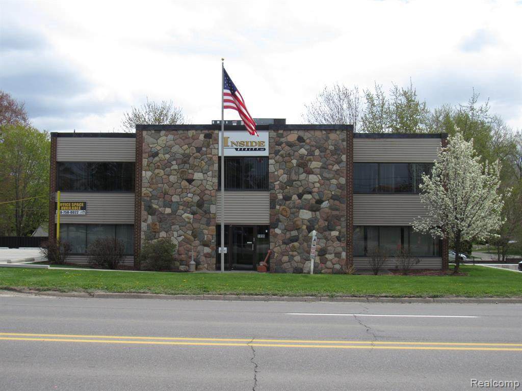 1899 Orchard Lake Rd - Photo 1