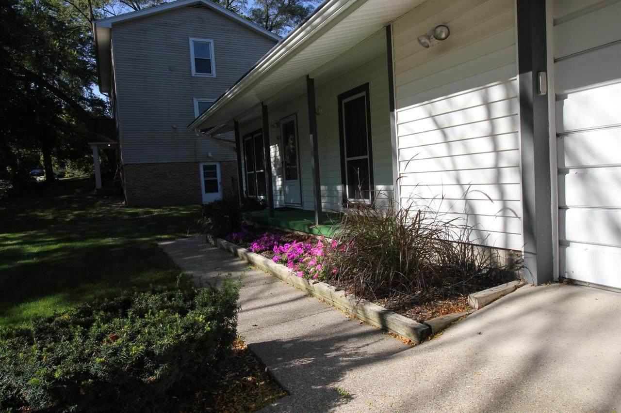 1621 Peach St - Photo 1