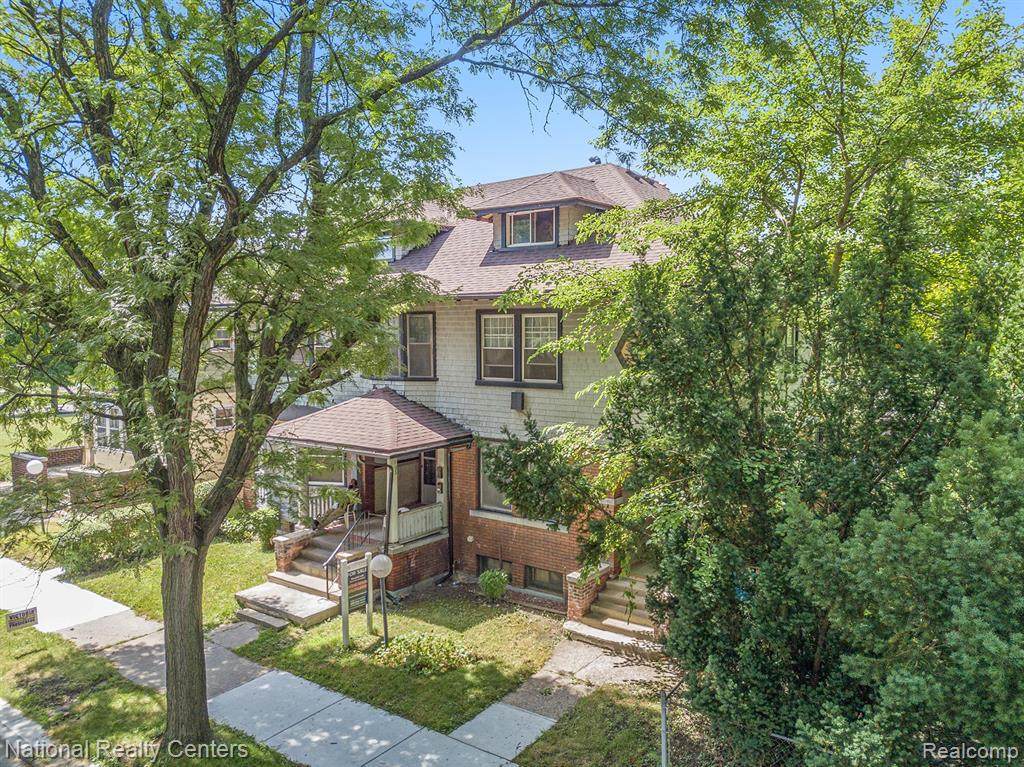 1733 Canton St - Photo 1