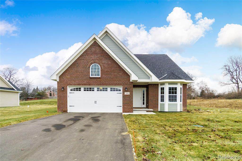7455 Village Crt - Photo 1