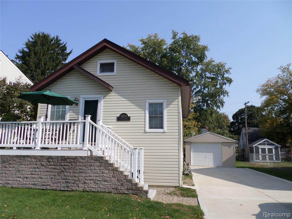 3084 Tyler Ave - Photo 1