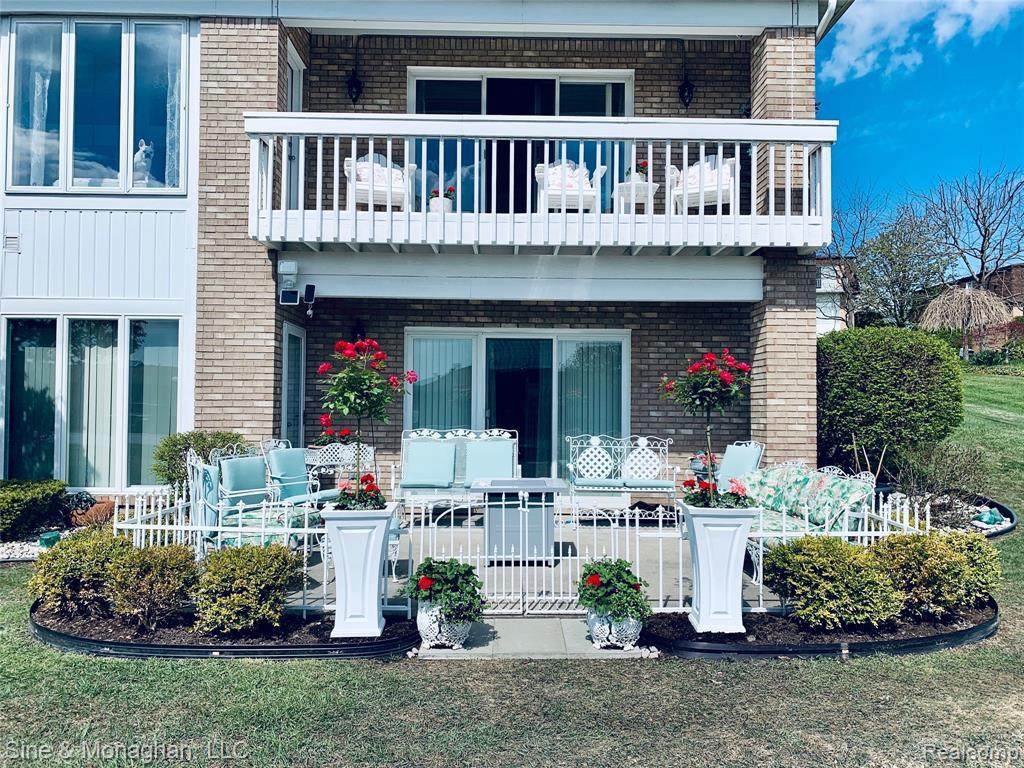 1935 River Rd - Photo 1