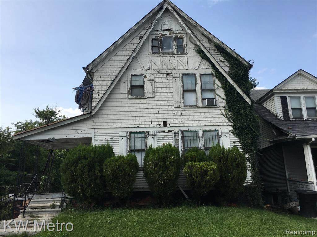 341 Trowbridge St - Photo 1