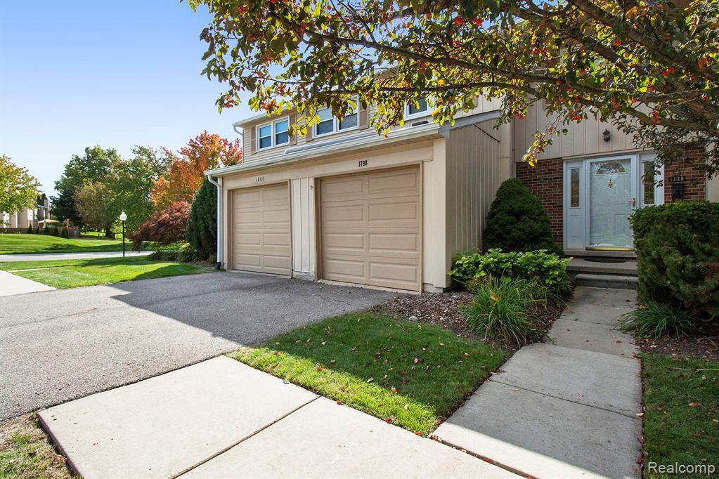 1798 Brentwood Dr - Photo 1