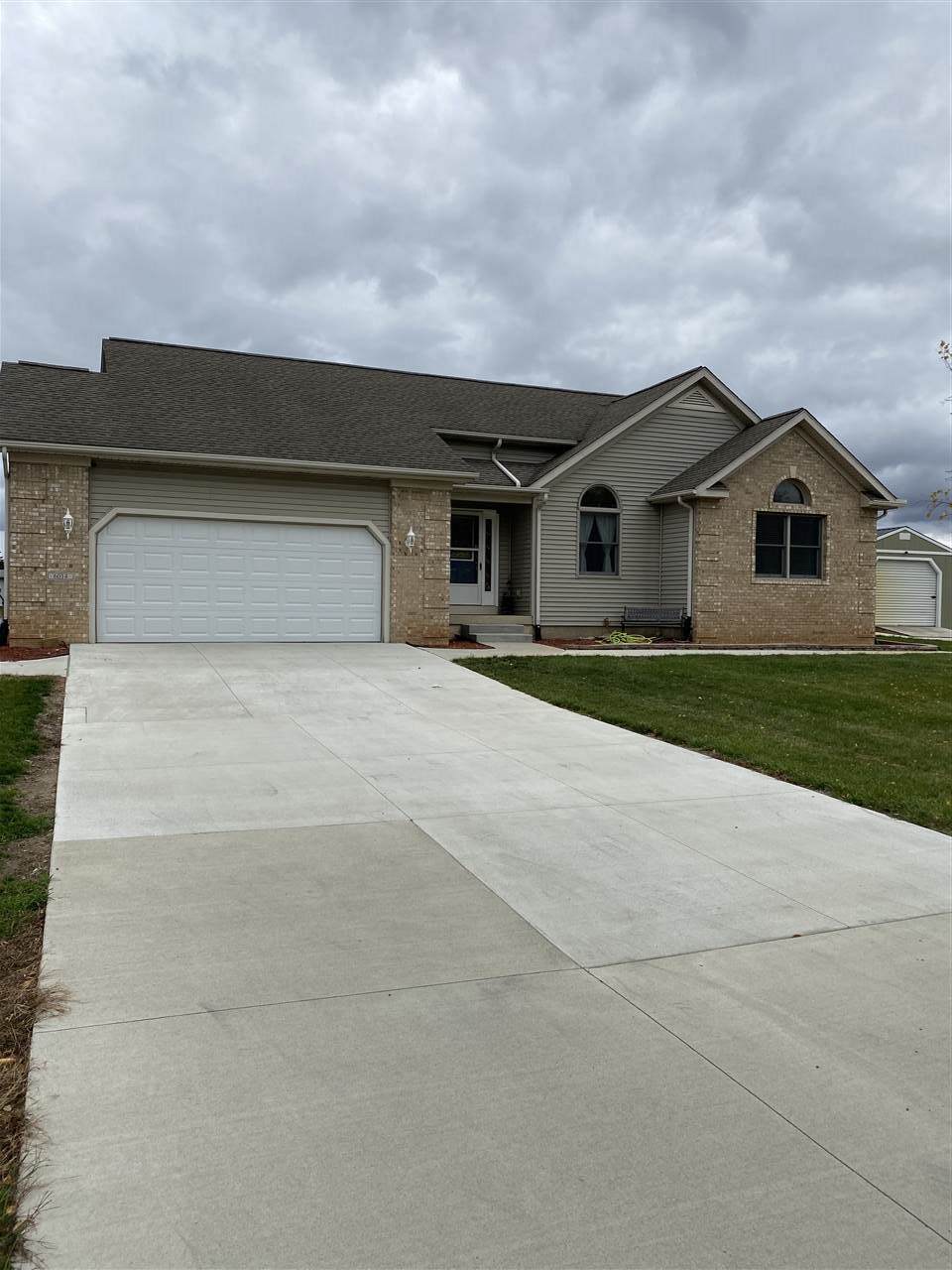 6014 Emerald Dr - Photo 1
