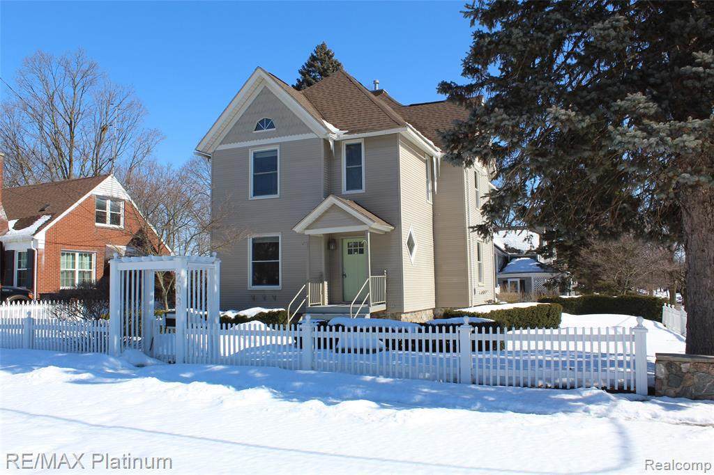 203 Court St - Photo 1