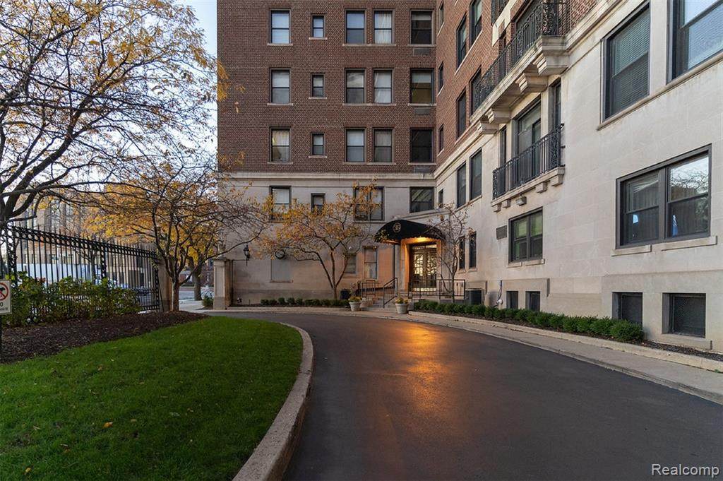 2900 Jefferson Ave - Photo 1