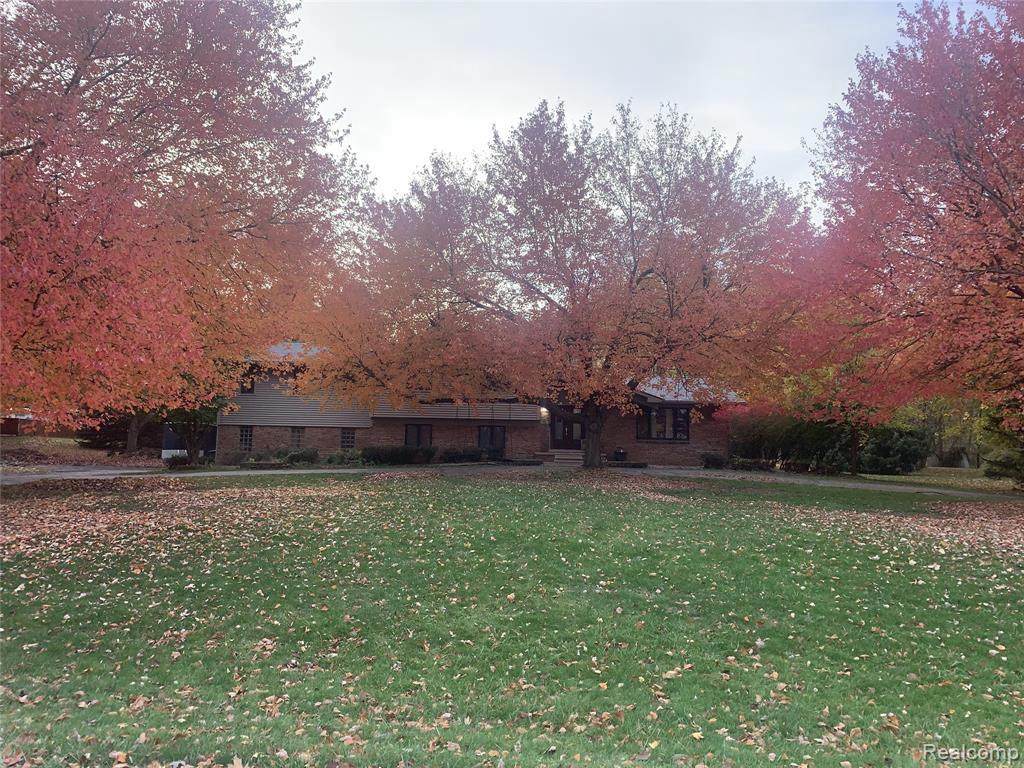 1094 Fox Hills Dr - Photo 1