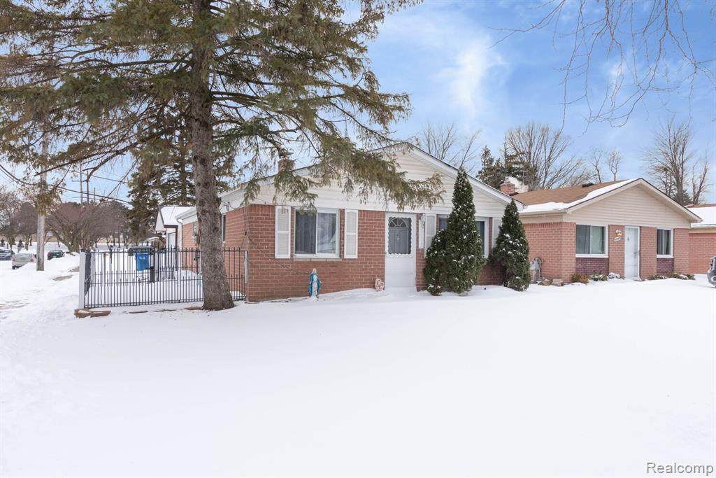 8856 14 MILE RD - Photo 1