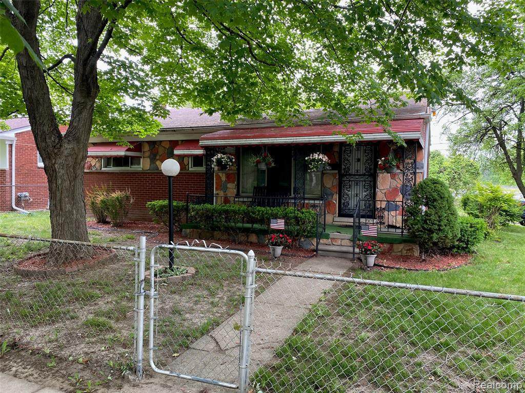655 Riverside St - Photo 1