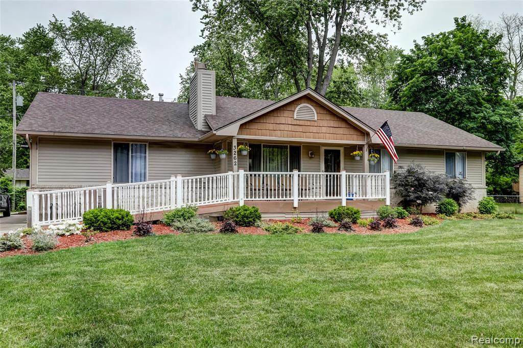 3262 Chenoa St - Photo 1