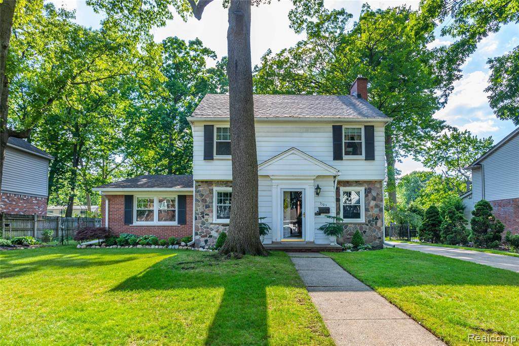 1303 Kingsbury Ave - Photo 1