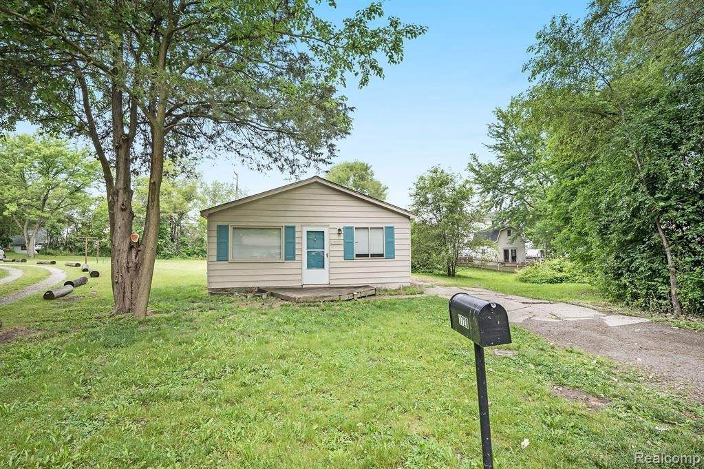 1720 Paramount St - Photo 1