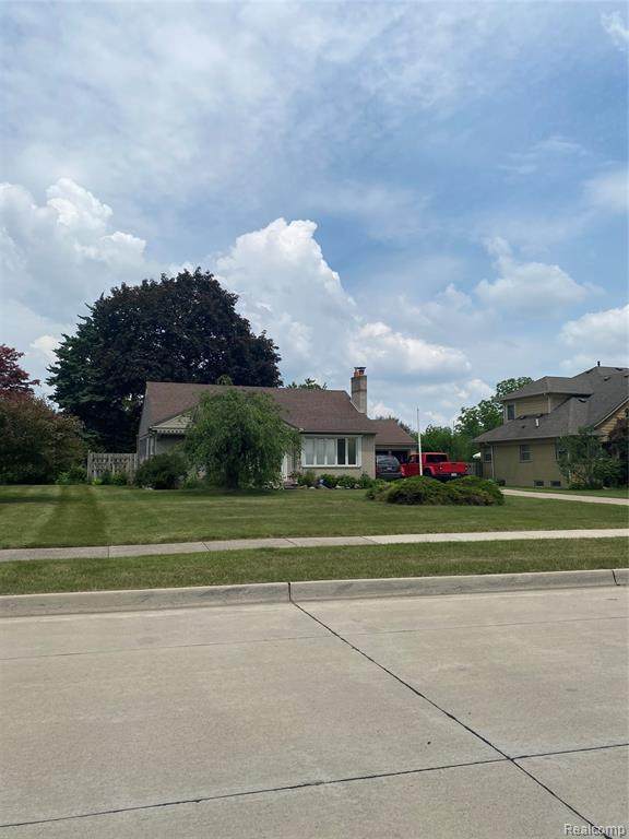 25136 Fairway Dr - Photo 1