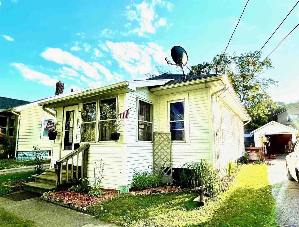 910 Seymour Ave - Photo 1