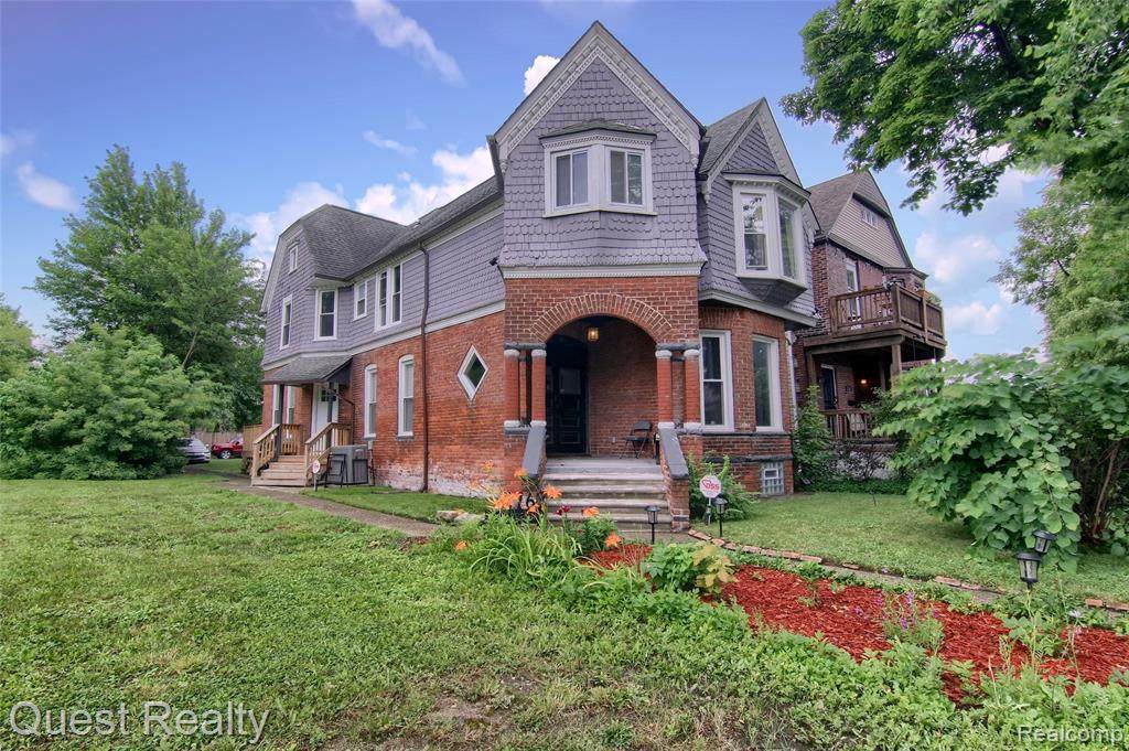 1763 Warren Ave - Photo 1