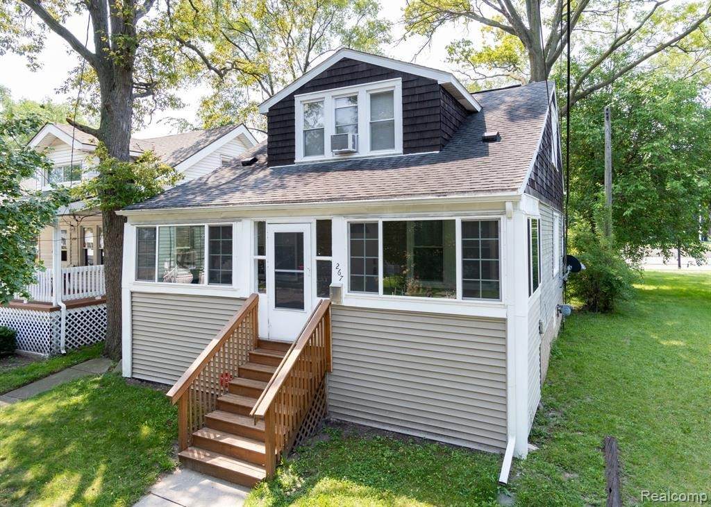 267 Bennett Ave - Photo 1