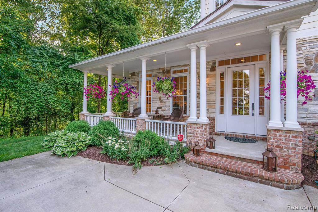 8907 Lake Bluff Dr - Photo 1