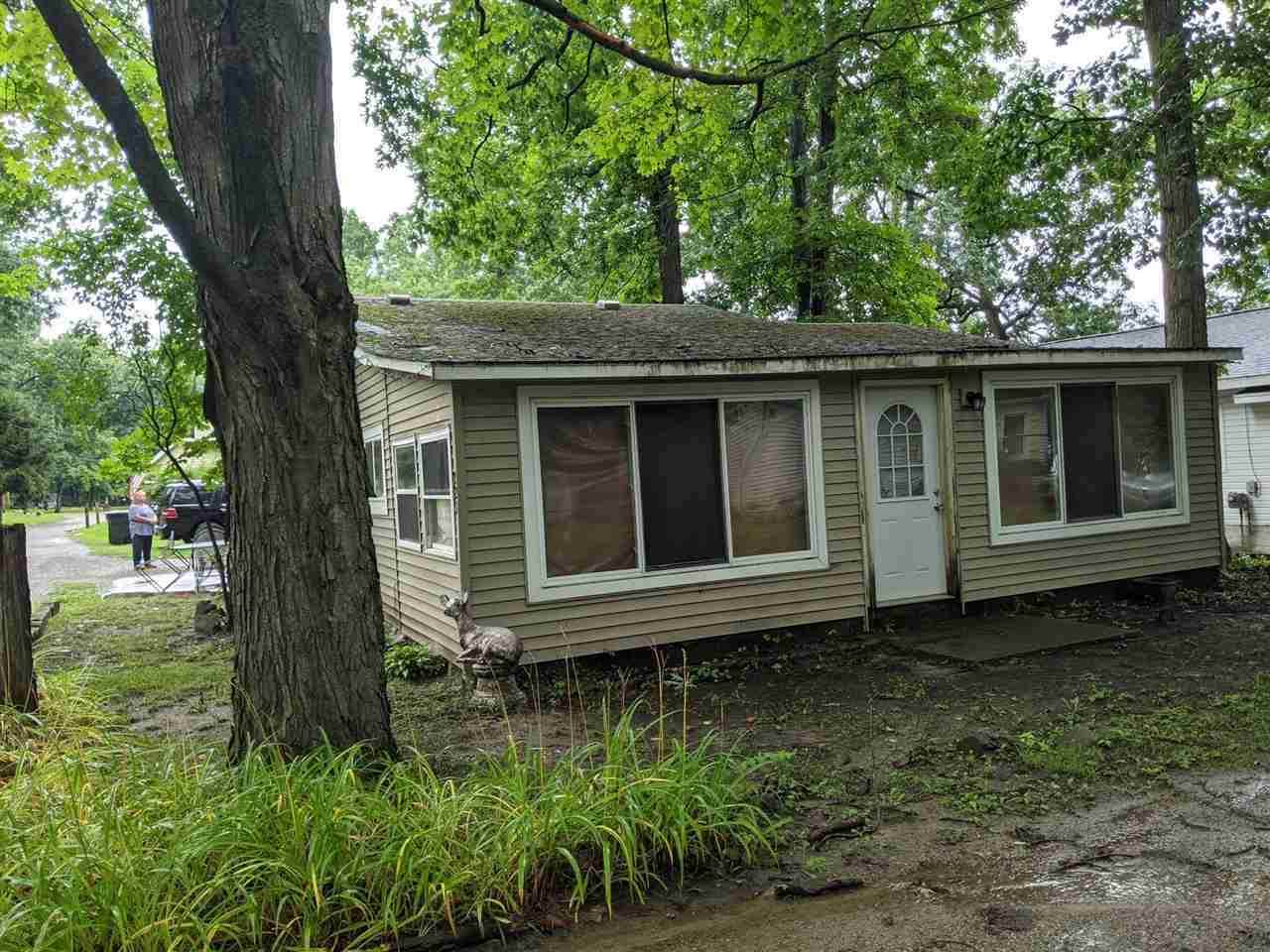 221 Elm Ct - Photo 1