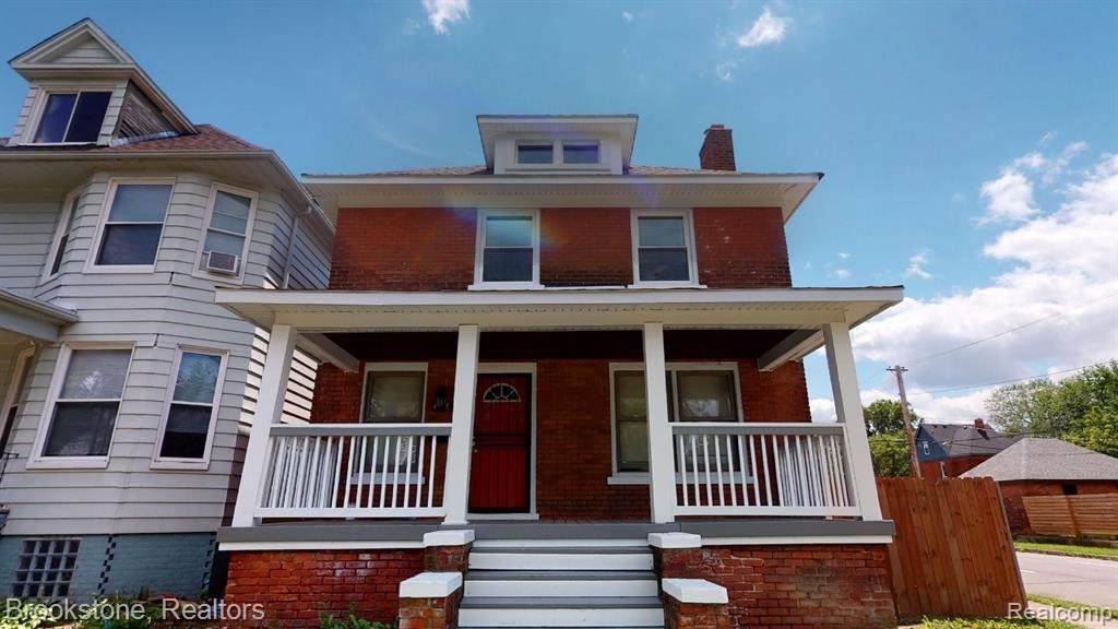 402 Melbourne St - Photo 1