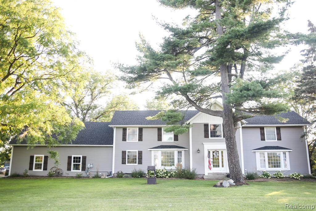 1907 Oak Grove Rd - Photo 1