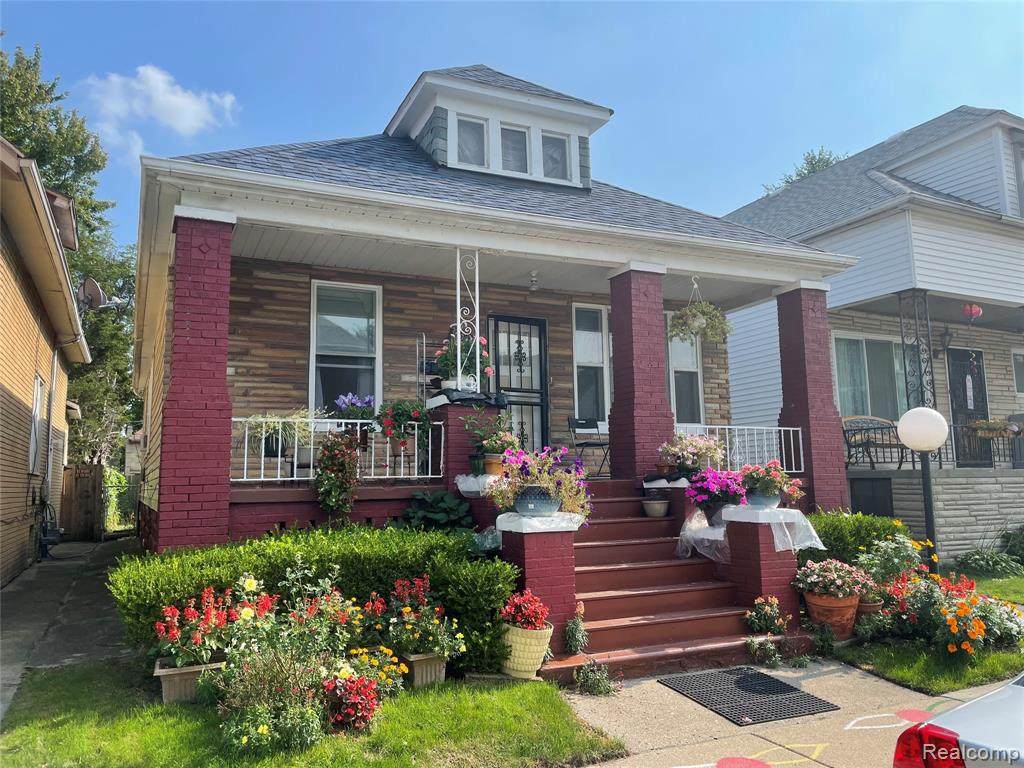 3040 Trowbridge St - Photo 1