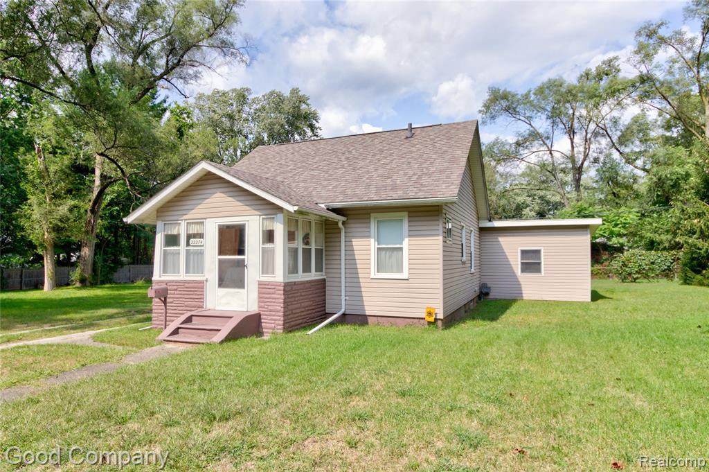22274 Grove St - Photo 1