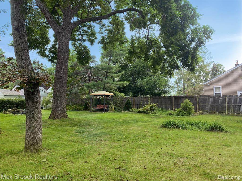 1517 Mclean - Photo 1